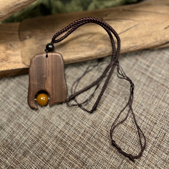 5208-HTT Handmade Sandalwood Natural Stone Pendant Necklace Long Adjustable New - Picture 1 of 10